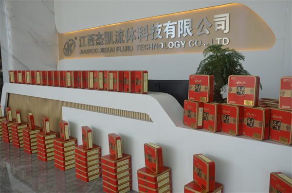 月亮拍了拍你說(shuō)“中秋快樂(lè)呀”。